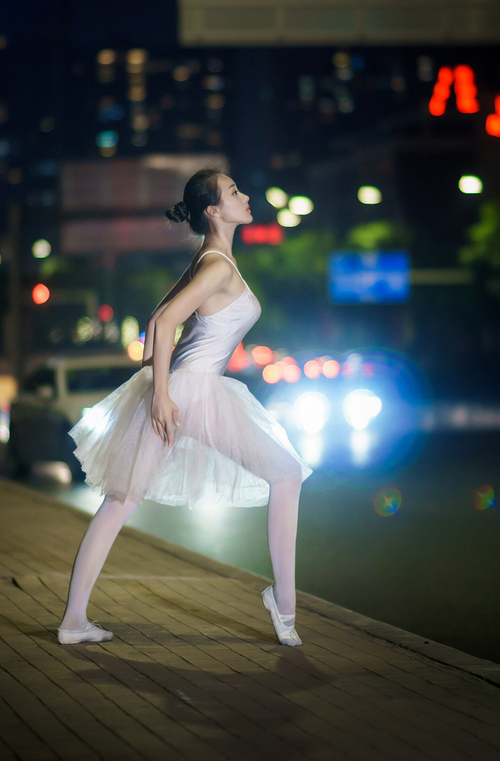 爱游戏app下载-《全景赛场直播：360度观看沉浸体验》，全景直播解决方案