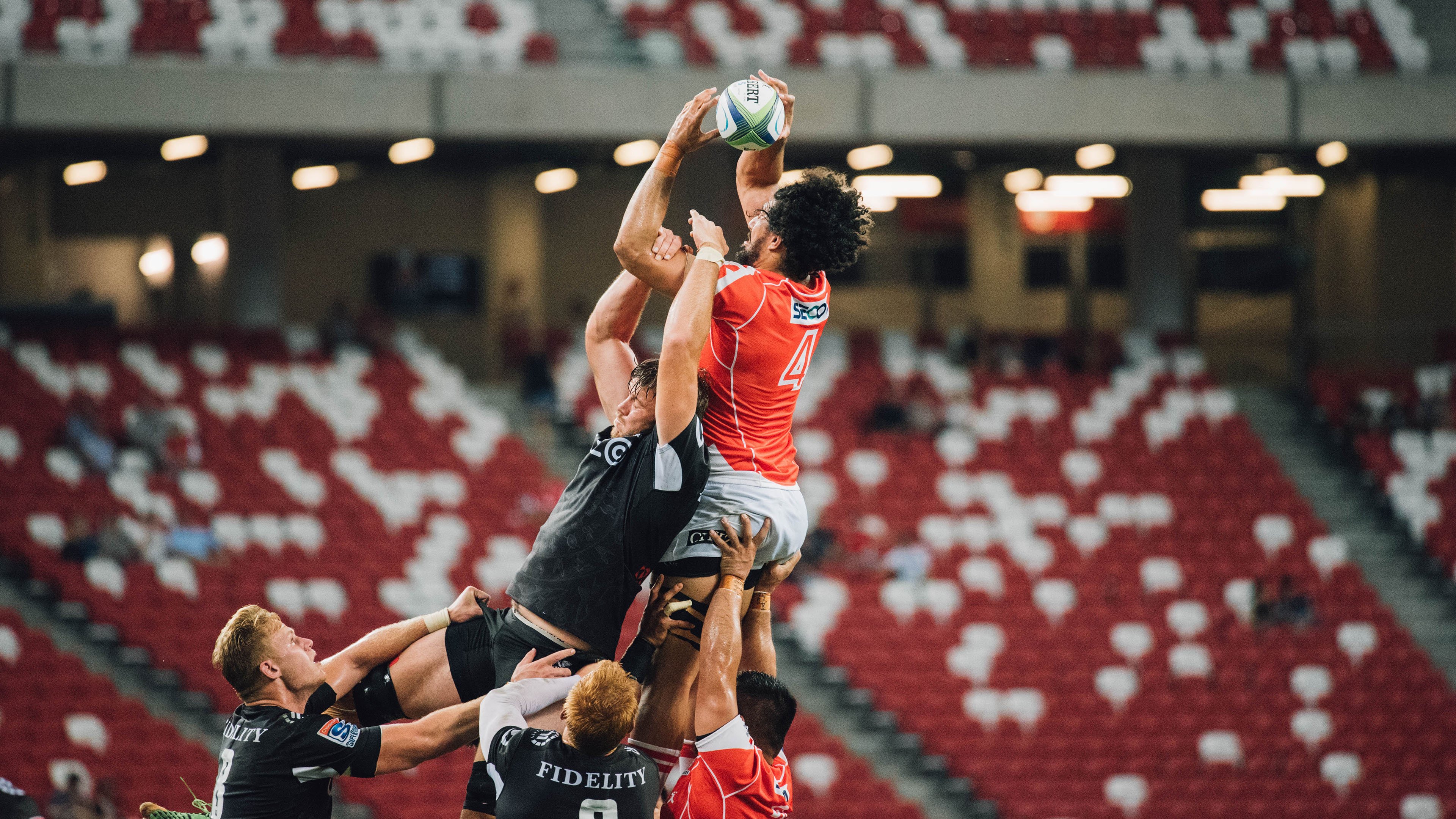 爱游戏网址登录-媒体采访老将讲述职业生涯经历激励年轻球员坚持初心，球星采访视频