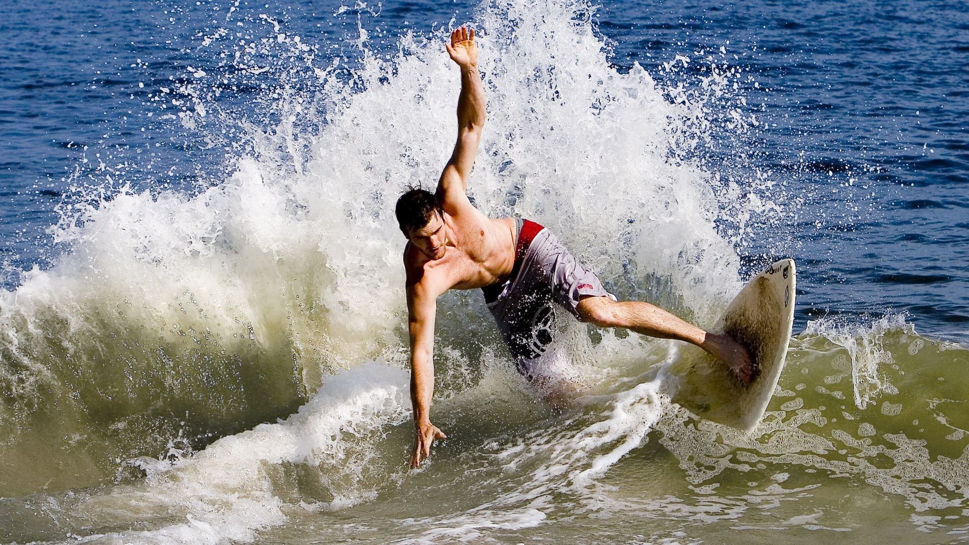 蛙泳比赛吉尔吉斯斯坦表现坚韧,吉尔吉斯斯坦游泳运动员